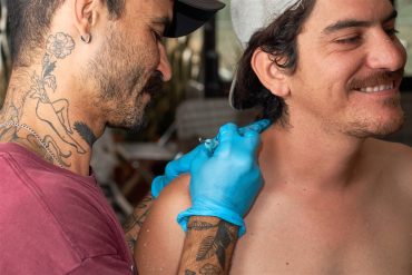 Stencils et Transfert de Dessin sur la Peau : Maîtriser les Techniques