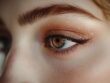 Inspirez-vous de notre guide sur le maquillage pour mariage : yeux marron