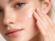 découvrez pourquoi la peau fine du visage demande des soins spécifiques pour rester protégée, hydratée et éclatante au quotidien.